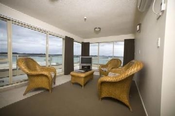 HEARTLAND HOTEL BEACHCOMBER2