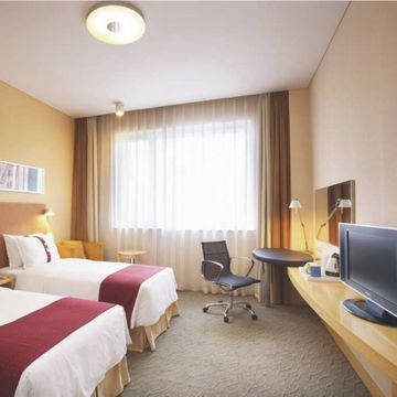 Holiday Inn City Centre1