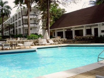 Kenya Bay0