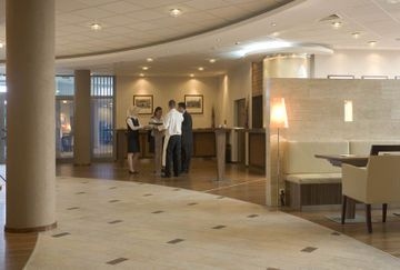 Holiday Inn (With Bath)4