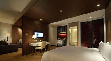 Ramada Parkside1