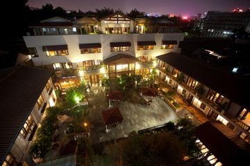 Red Wall Garden Hotel0