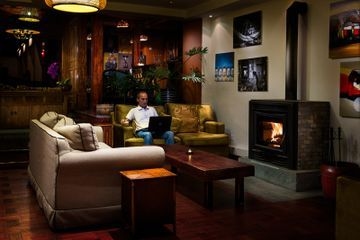 Red Wall Garden Hotel4