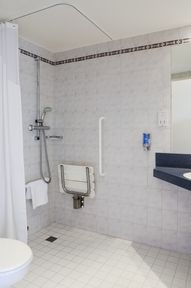 HOLIDAY INN EXPRESS2