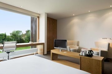 DOUBLETREE BY HILTON HOTEL AND CONFERENCE4