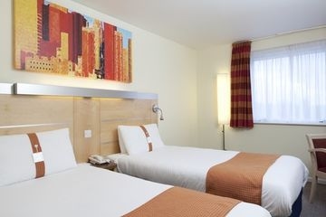 HOLIDAY INN EXPRESS3