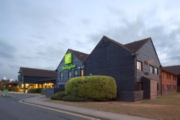HOLIDAY INN0