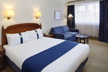 HOLIDAY INN1