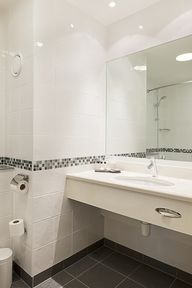 Crowne Plaza4