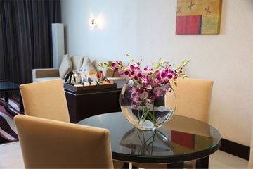 Holiday Villa Hotel & Residenc3