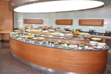 Holiday Villa Hotel & Residenc2