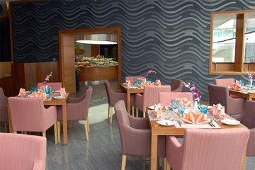 Holiday Villa Hotel & Residenc1