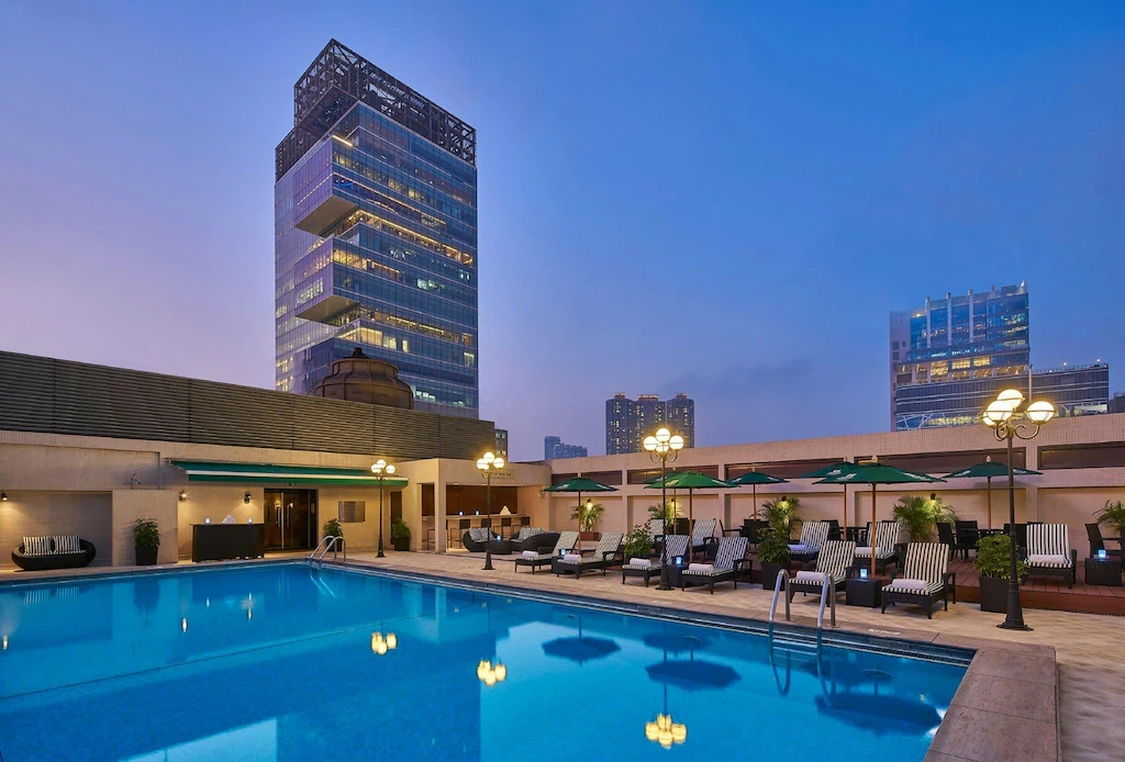 ฮอลิเดย์ อินน์ โกลเด้น ไมล์ (Holiday Inn Golden Mile)1