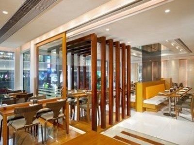 ฮอลิเดย์ อินน์ โกลเด้น ไมล์ (Holiday Inn Golden Mile)4