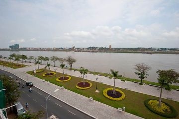 Riverside Suites0