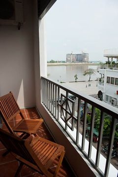 Riverside Suites4