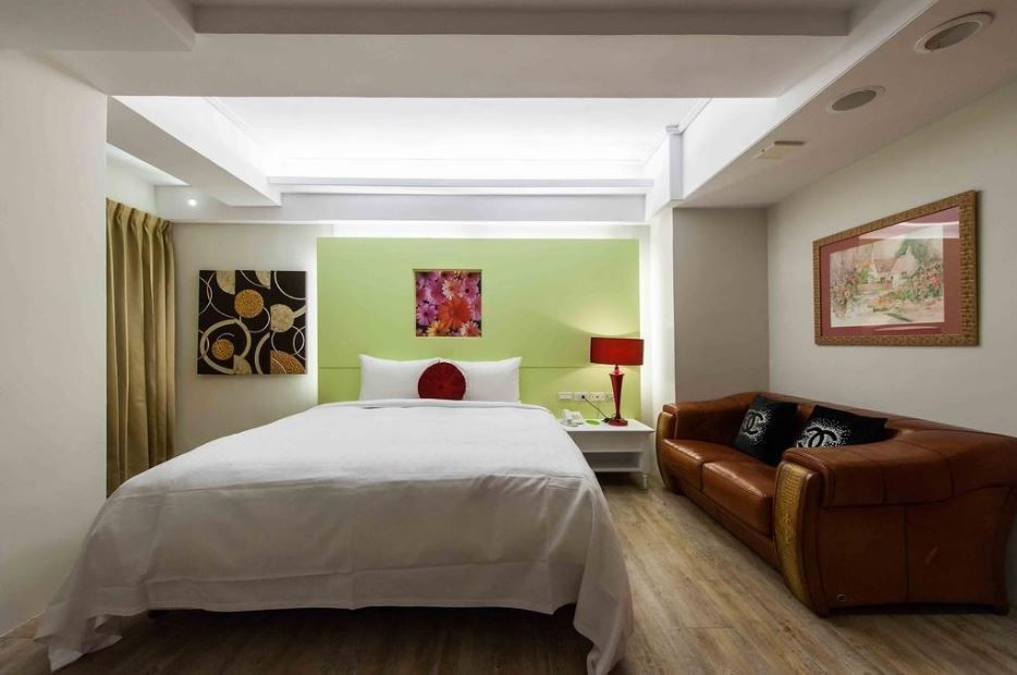 Liz Hotel2