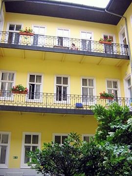 City Hostel Flora1