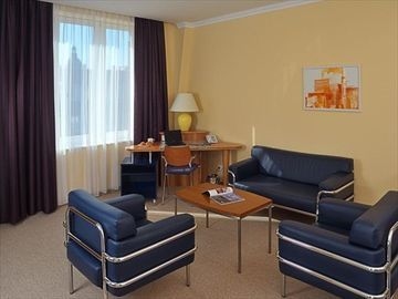 Regency Suites4