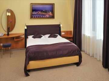 Regency Suites3