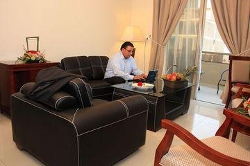 Midtown Hotel & Suites0