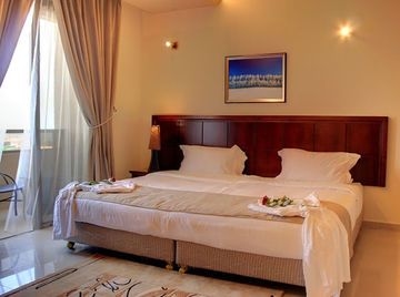 Midtown Hotel & Suites1