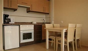 Larimar Apartments2