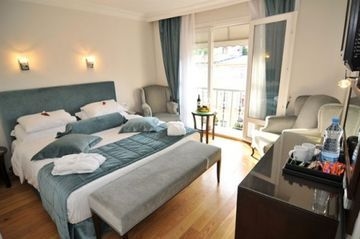 Tria Elegance0