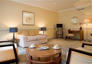 Fraser Suites Claridge Champs4