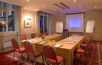 Fraser Suites Claridge Champs3