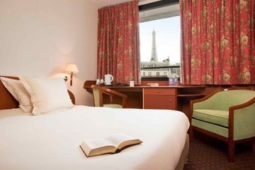 เมอร์เคียว ตูร์ เอฟเฟล เกรอแนล (Mercure Tour Eiffel Grenelle)1