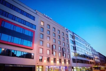 JURYS INN0