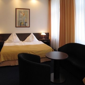 Royal Plaza4