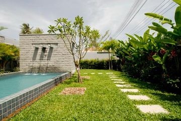 ทู วิลล่า ฮอลิเดย์ ออกซิเจน สไตล์ หาดในหาน (Two Villas Holiday Onyx Style Naiharn Beach)2