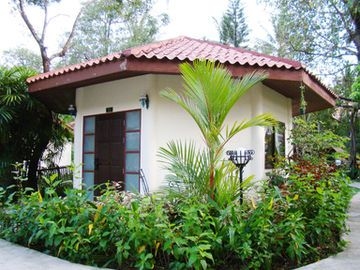 โรงแรมไฮตัน ลีลาวดี (Phuket Leelavadee Hua Ting Resort)0