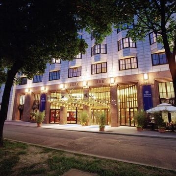 Hilton Plaza4