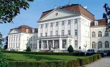 Schloss Wilhelminenberg0