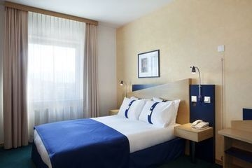 HOLYDAY INN EXPRESS GENEVA APT4