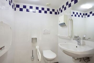 HOLYDAY INN EXPRESS GENEVA APT2