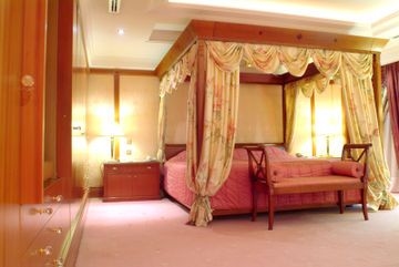 Crowne Plaza2