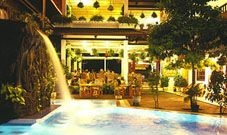 โรงแรมกรีนการ์เด้น (Green Garden Hotel)1