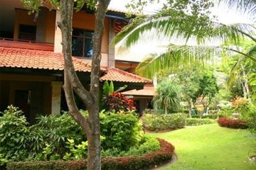 เมลาสติ บีช (Melasti Beach Resort & Spa)0