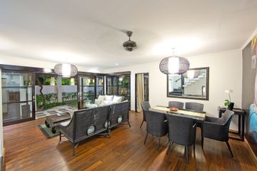 Four On Drupadi3