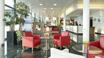 HOLIDAY INN EXPRESS3