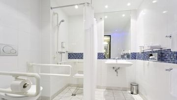 HOLIDAY INN EXPRESS2