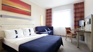 HOLIDAY INN EXPRESS1