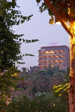 E L'Hotel0