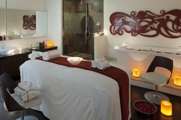 Crowne Plaza4