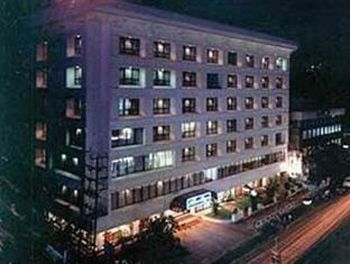 The Avenue Regent0