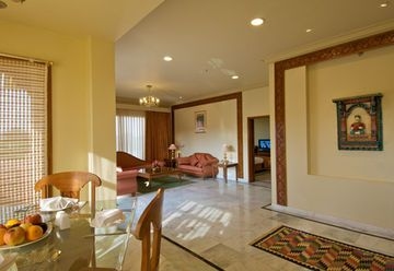 The Gateway Hotel4